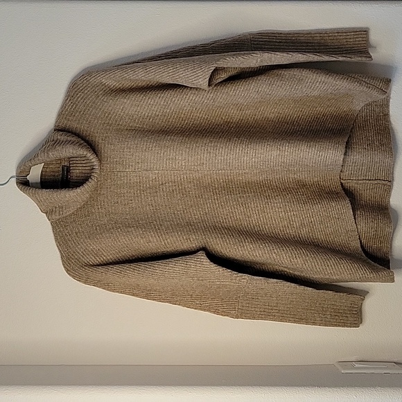 Vince Camuto Hi-Lo Cozy Oversized Turtleneck Sweater, M, Taupe, NWT - Picture 4 of 12